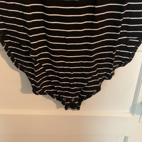 Striped Decree bodysuit. Size: XL - Picture 4 of 4